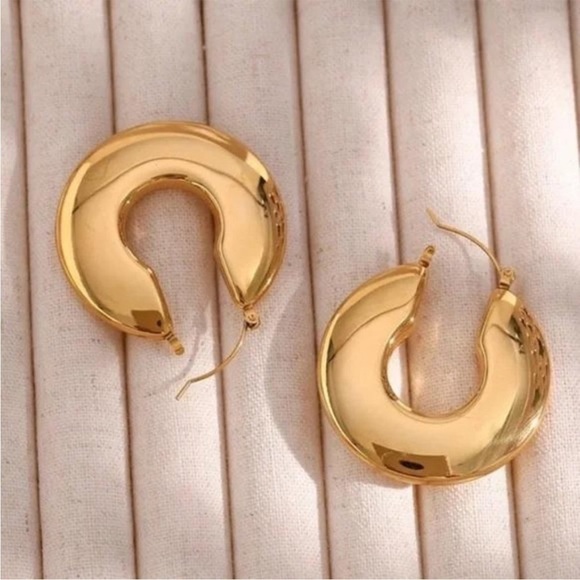 NEW 18K GOLD HOLLOW HOOP EARRINGS - Picture 6 of 10
